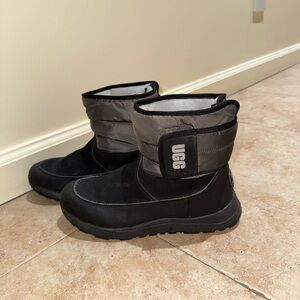 UGG Kids Black and Gray Boots size 5
